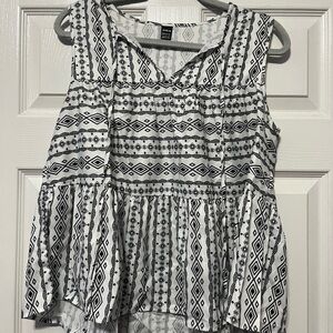 SHEIN Monochrome Geometric Sleeveless Blouse